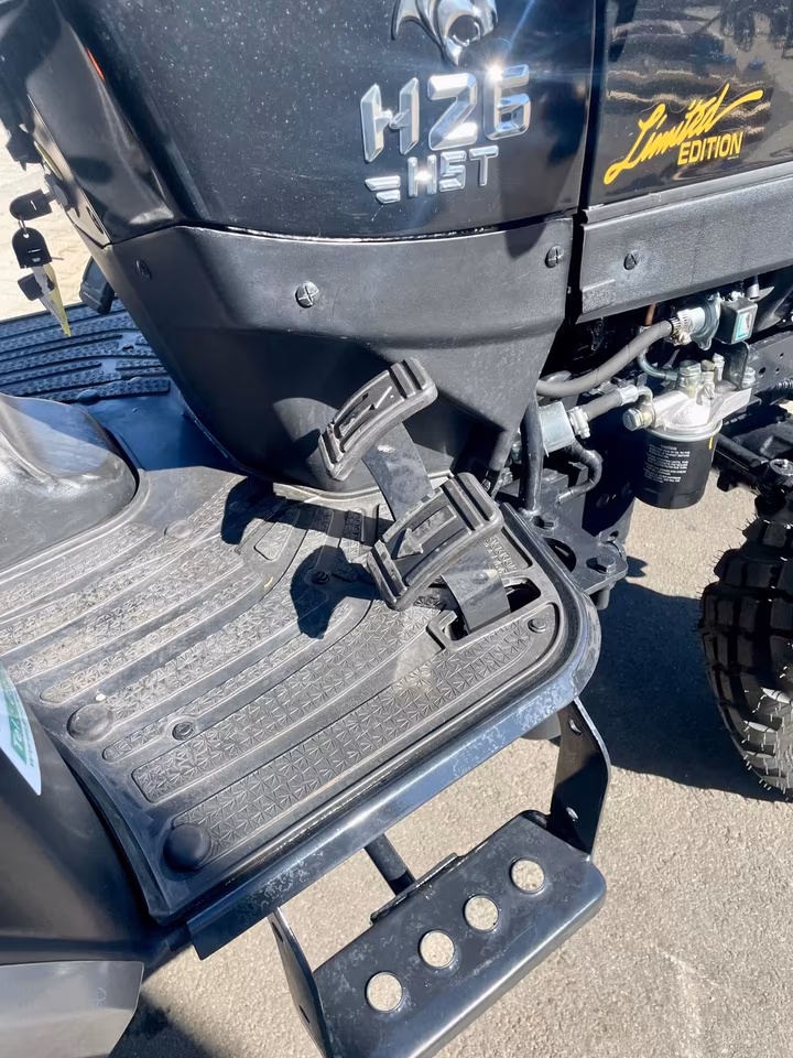 Solis 26 HST Panther – Tracteur compact de 26 ch avec transmission hydrostatique et transmission intégrale