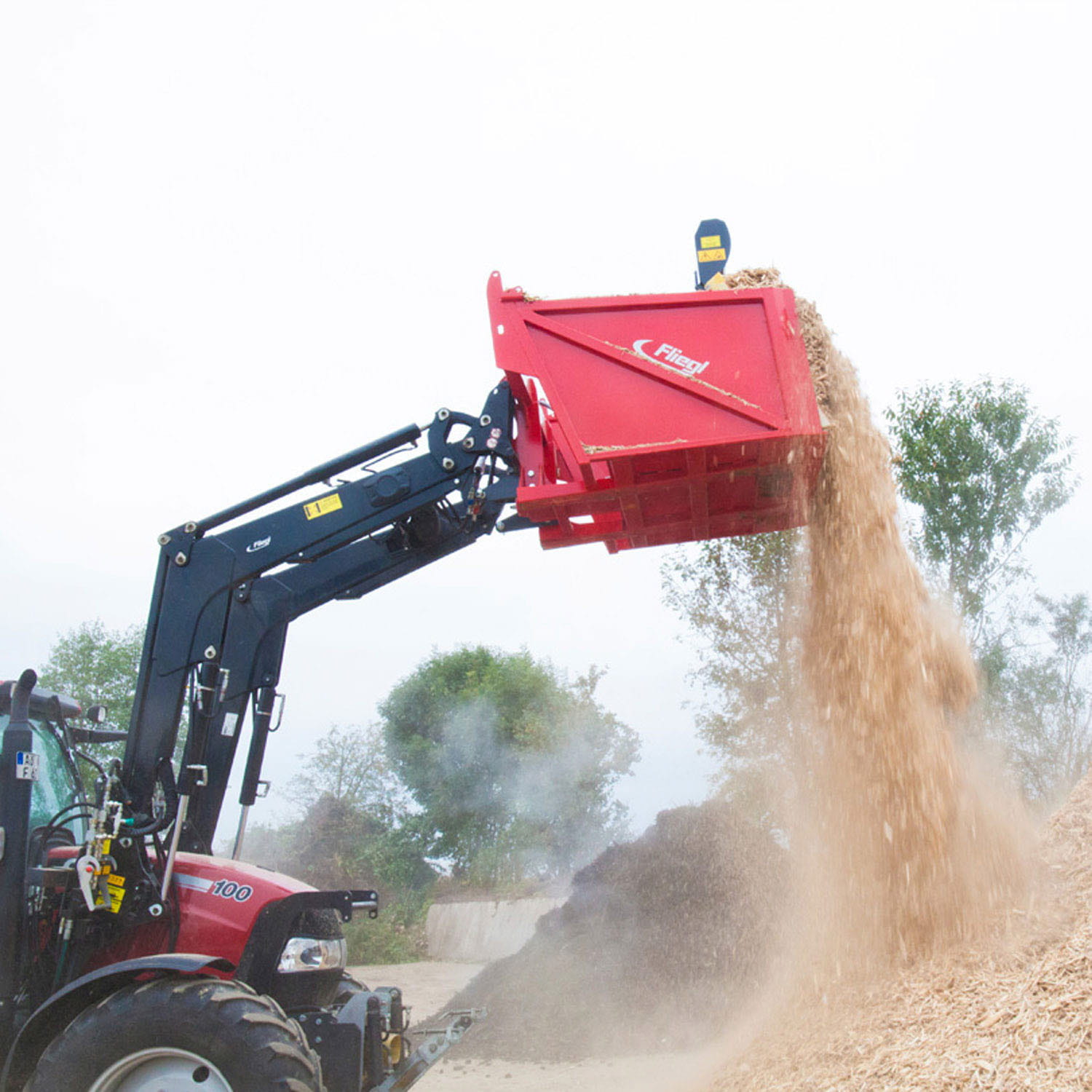 Fliegl push-off bucket | Hydraulic | Euro standard & three-point linkage | Robust & durable