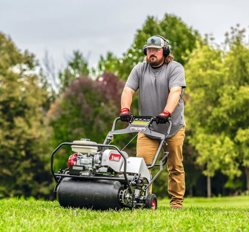 Bobcat AE26 Aerifizierer | 67 cm | Profi-Rasenlüfter & Honda GX120 Motor