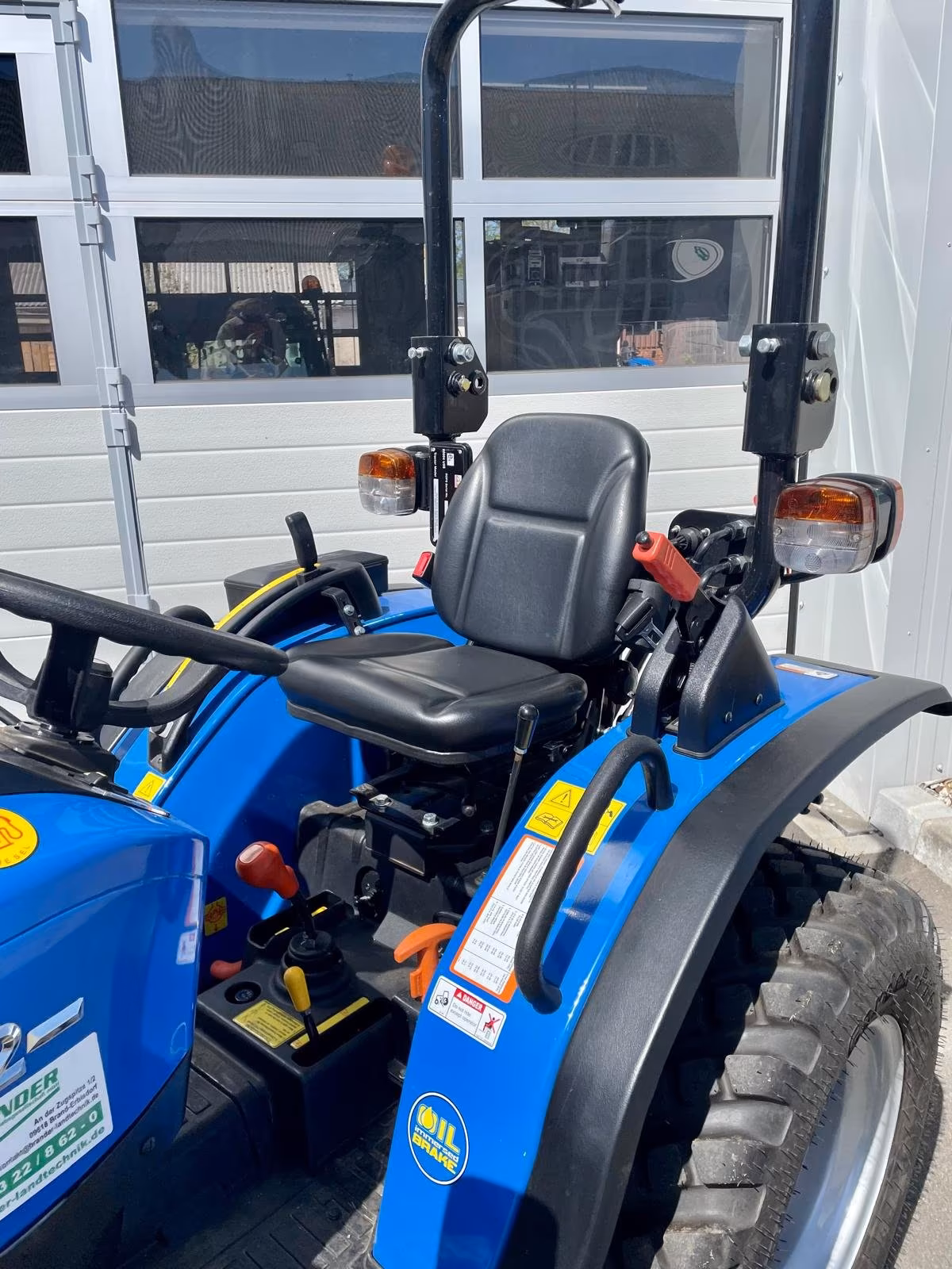 Solis 22 Traktor | 22 PS Allradtraktor mit Servolenkung & 3-Zylinder-Diesel – TÜV & Zulassung inklusive