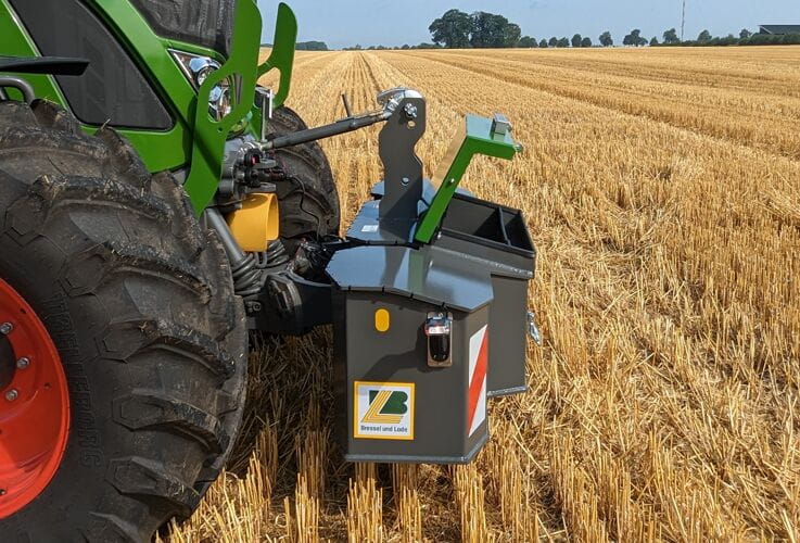 Bressel and Lade front weight L/XL with storage compartment