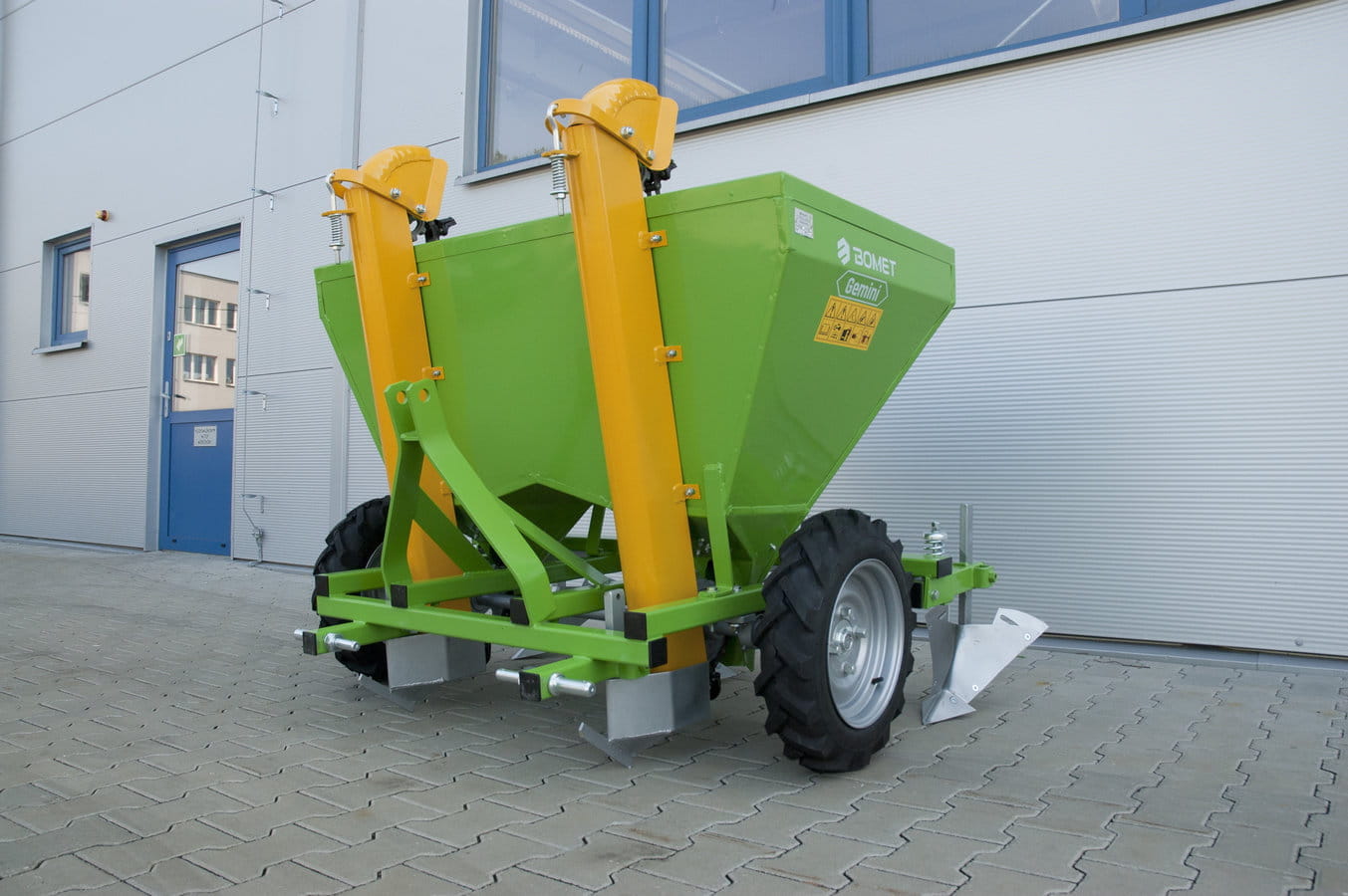 Bomet 2-row potato planter