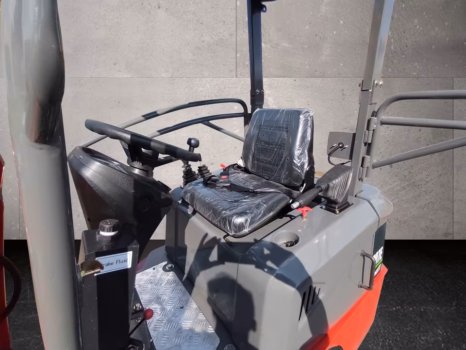 Electric wheel loader 606 Pro – all-wheel drive, 1000 kg model, actual lifting capacity 600–800 kg