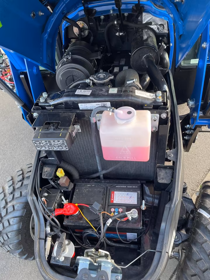 Solis 26 9+9 Traktor mit XXL Kabine & Frontlader | 26 PS Mitsubishi Diesel – Allrad, Servolenkung & Komfort