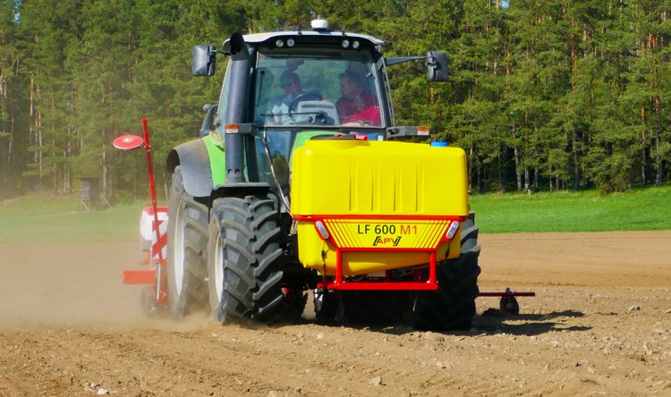 Traktor, Landwirtschaftliche Maschine, Spritzbehälter, Gelber Tank, Feldbau