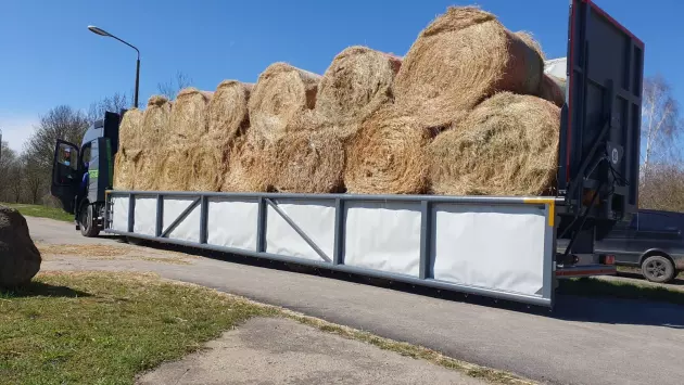 Conow bale transport wagon BTW 29 V9 – 29 t bale wagon with hydraulic locking mechanism