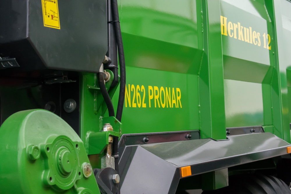 Größe, Grüner Mähdrescher, Herkules 12, N262 PRONAR, Metallblech