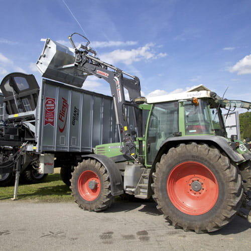 Godet arrière Fliegl à basculement haut et côtés repliables | Entièrement galvanisé | Norme européenne et attelage trois points