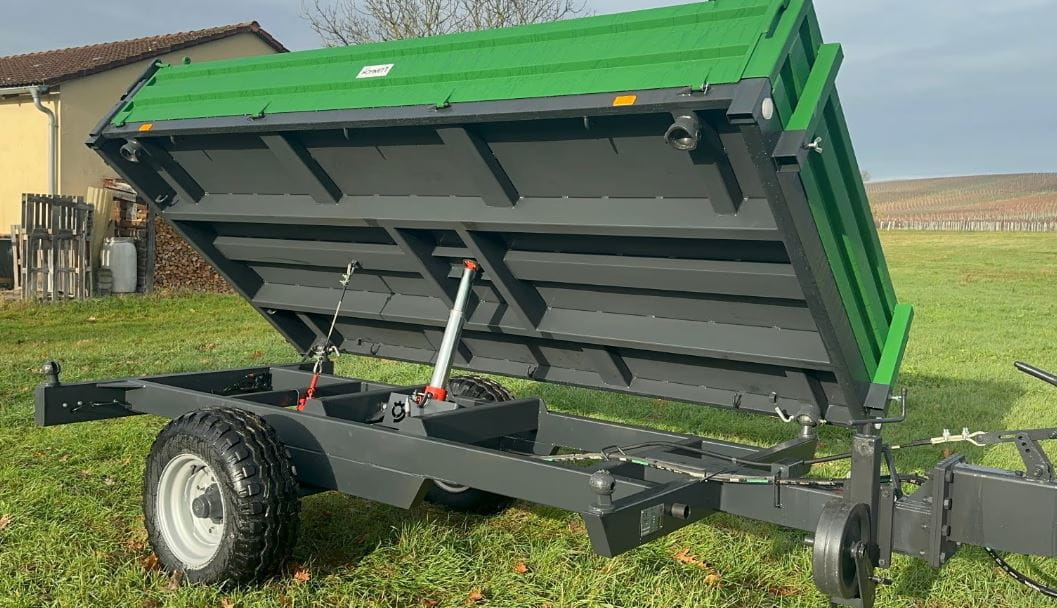 Single-axle three-way tipper trailer - 4T / 300x160x40cm with overrun brake