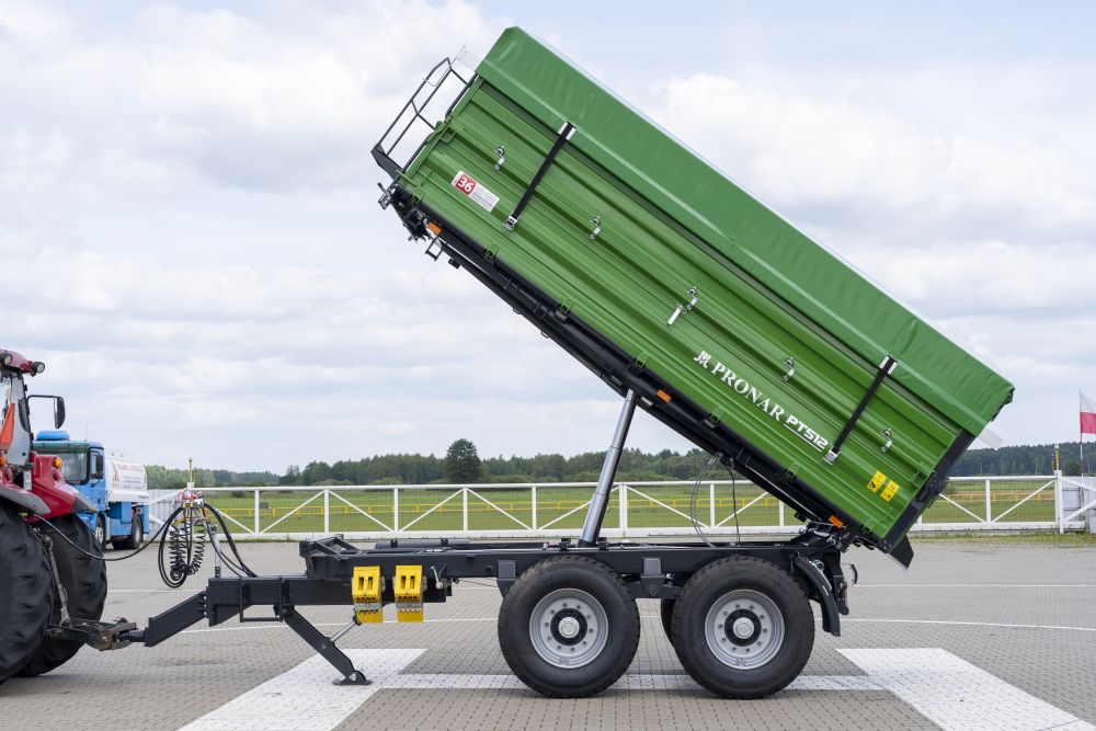 landwirtschaftsanhänger, pritscherauflieger, grüner container, metallrahmen, reifenanhänger