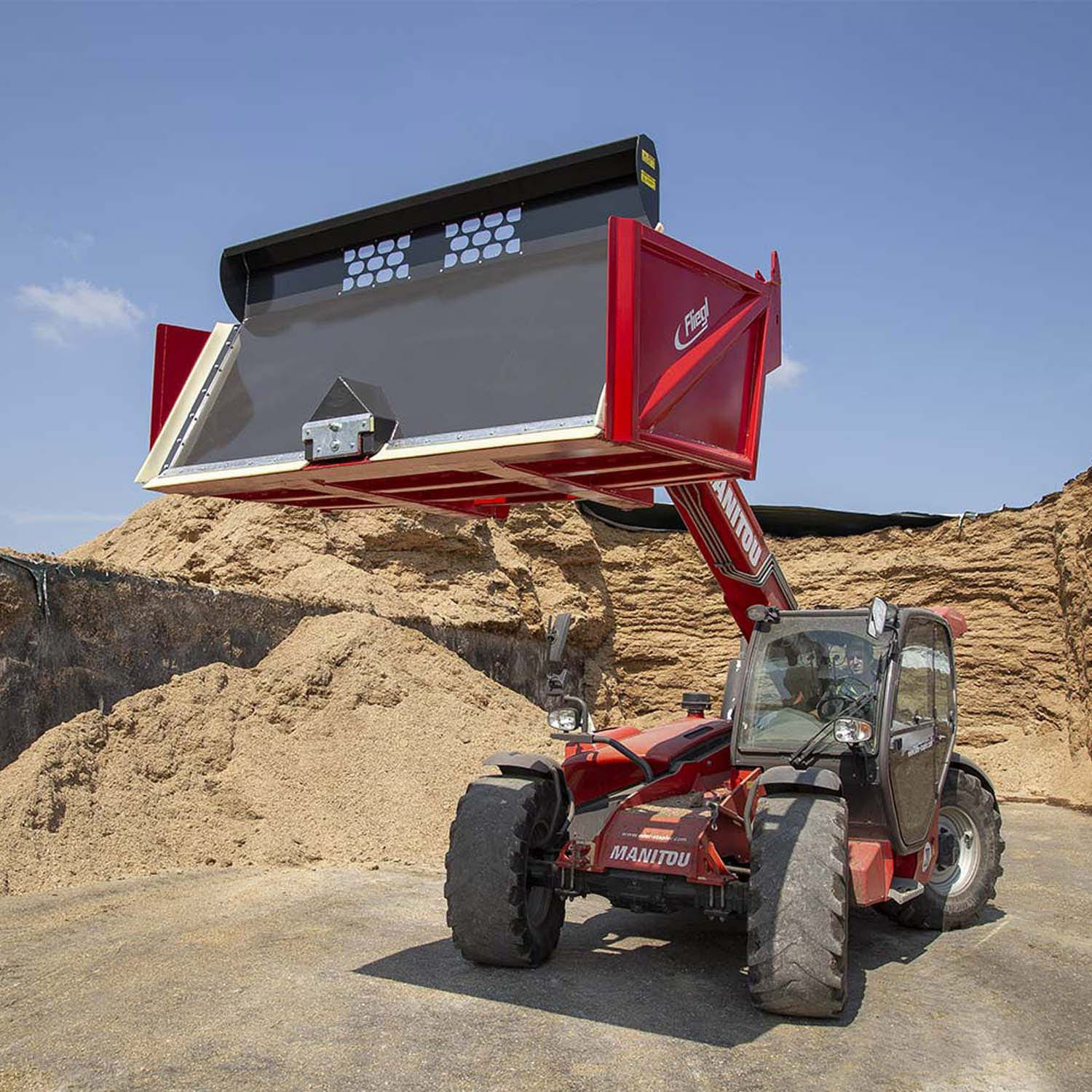 Fliegl push-off bucket | Hydraulic | Wheel loader or telescopic loader attachment | Painted