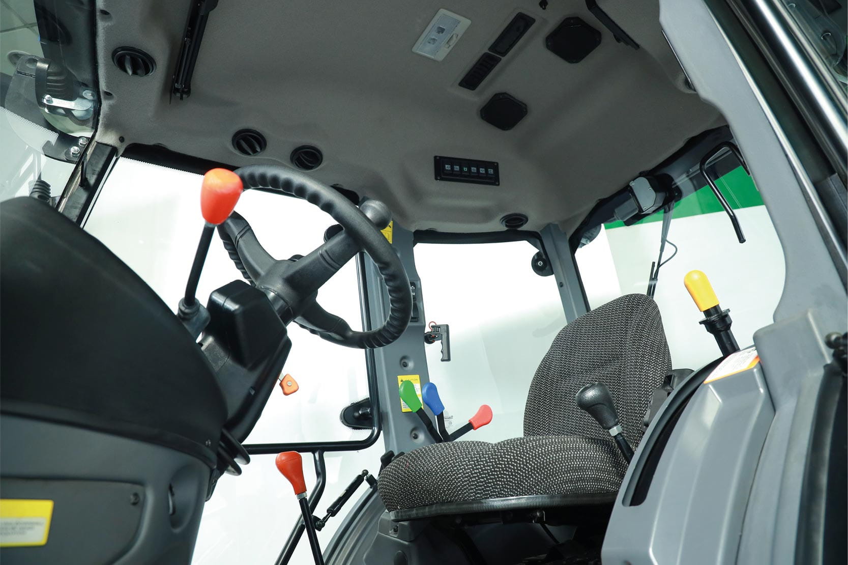 Solis 75 NT Stage V Carraro avec cabine – tracteur à voie étroite 75 ch