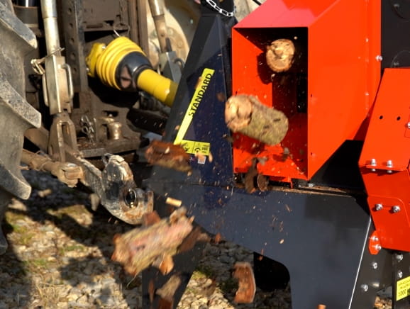 Remet CNC wood chipper R150 PTO - up to 14cm branch diameter