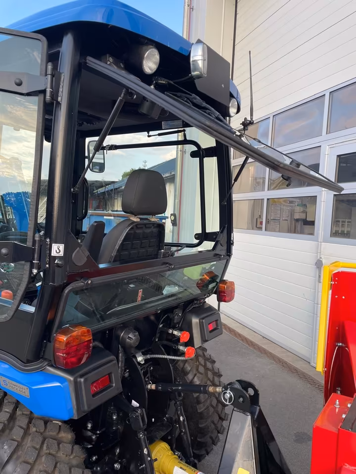 Solis 26 9+9 Traktor mit XXL Kabine & Frontlader | 26 PS Mitsubishi Diesel – Allrad, Servolenkung & Komfort