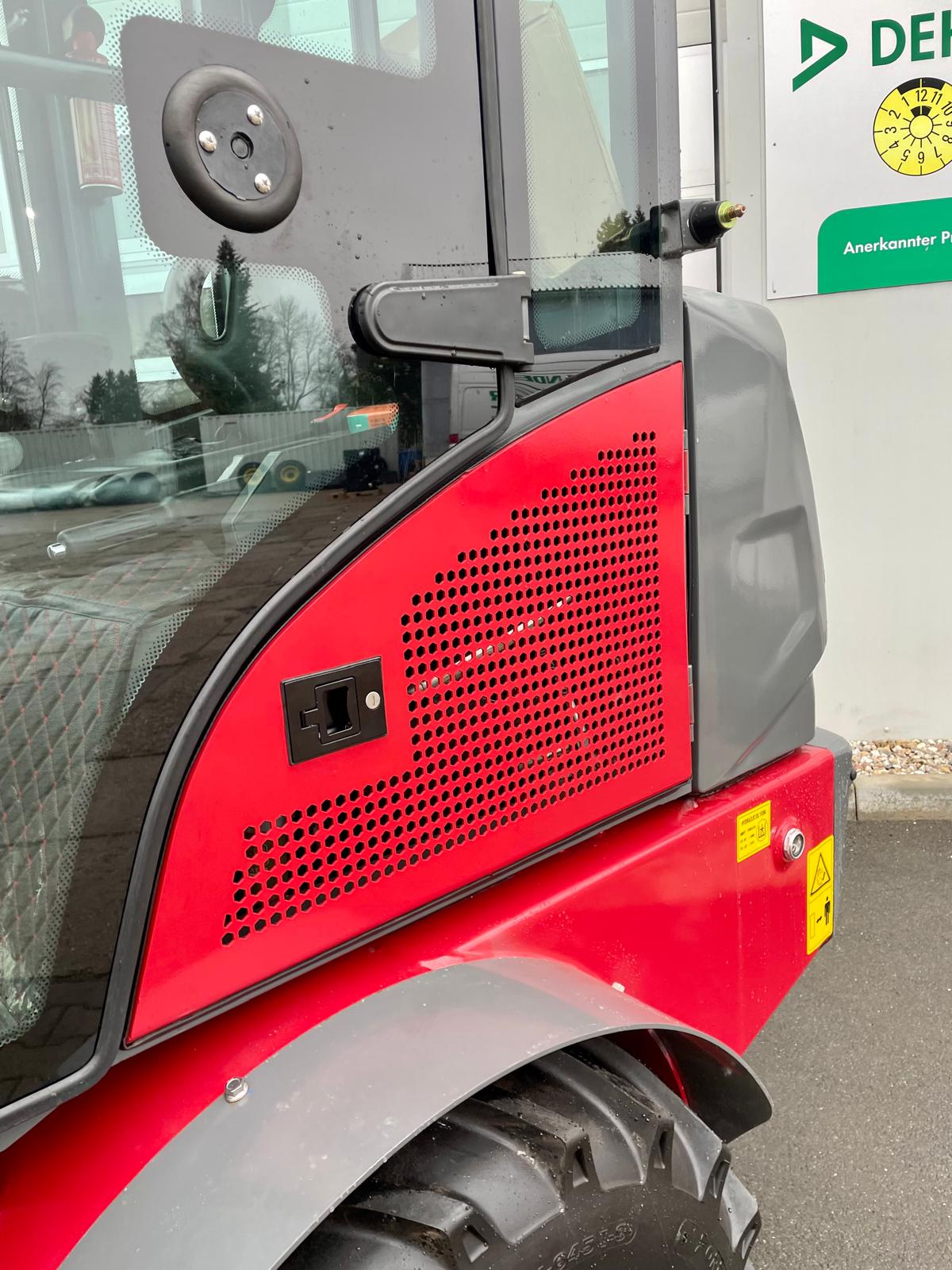 Telescopic wheel loader with cab & Kubota engine – 1200 kg rated load | Professional skid steer loader