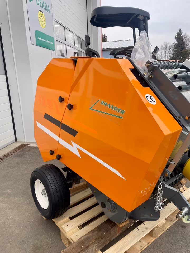Mini Rundballenpresse 870 | Netzbindung | Ballenmaß 70 × 60 cm | Ballengewicht 15–24 kg | Kompakte Kleinballenpresse