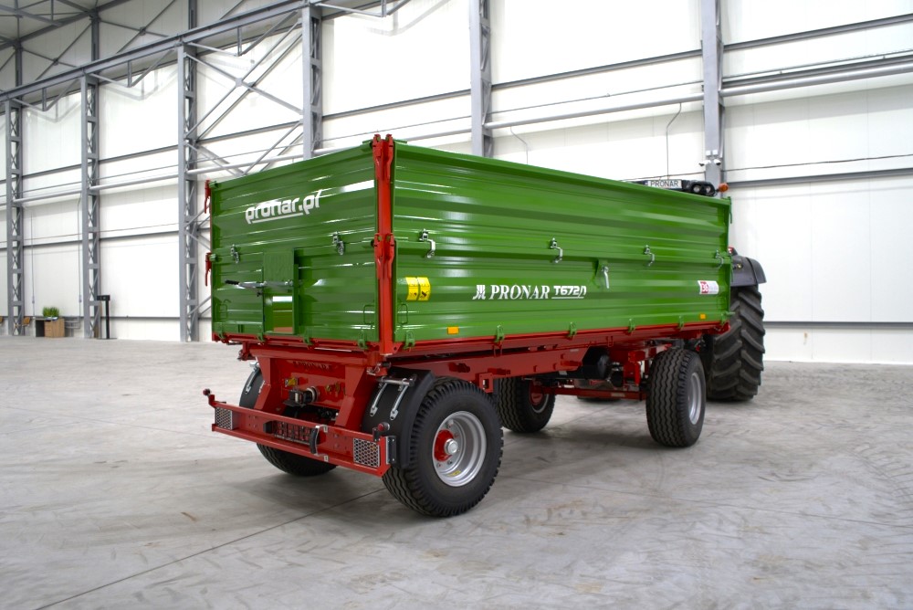 Landwirtschaftlicher Anhänger, Grüner Planenanhänger, Behälteranhänger, Großer Transportanhänger, Pro...