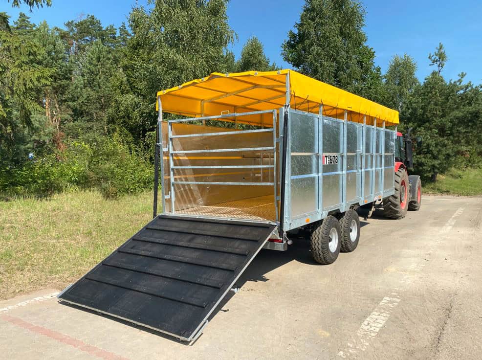 Remorque pour bétail Cynkomet T-678 Courier 10 EU – robuste, galvanisée et sûre pour le transport d'animaux