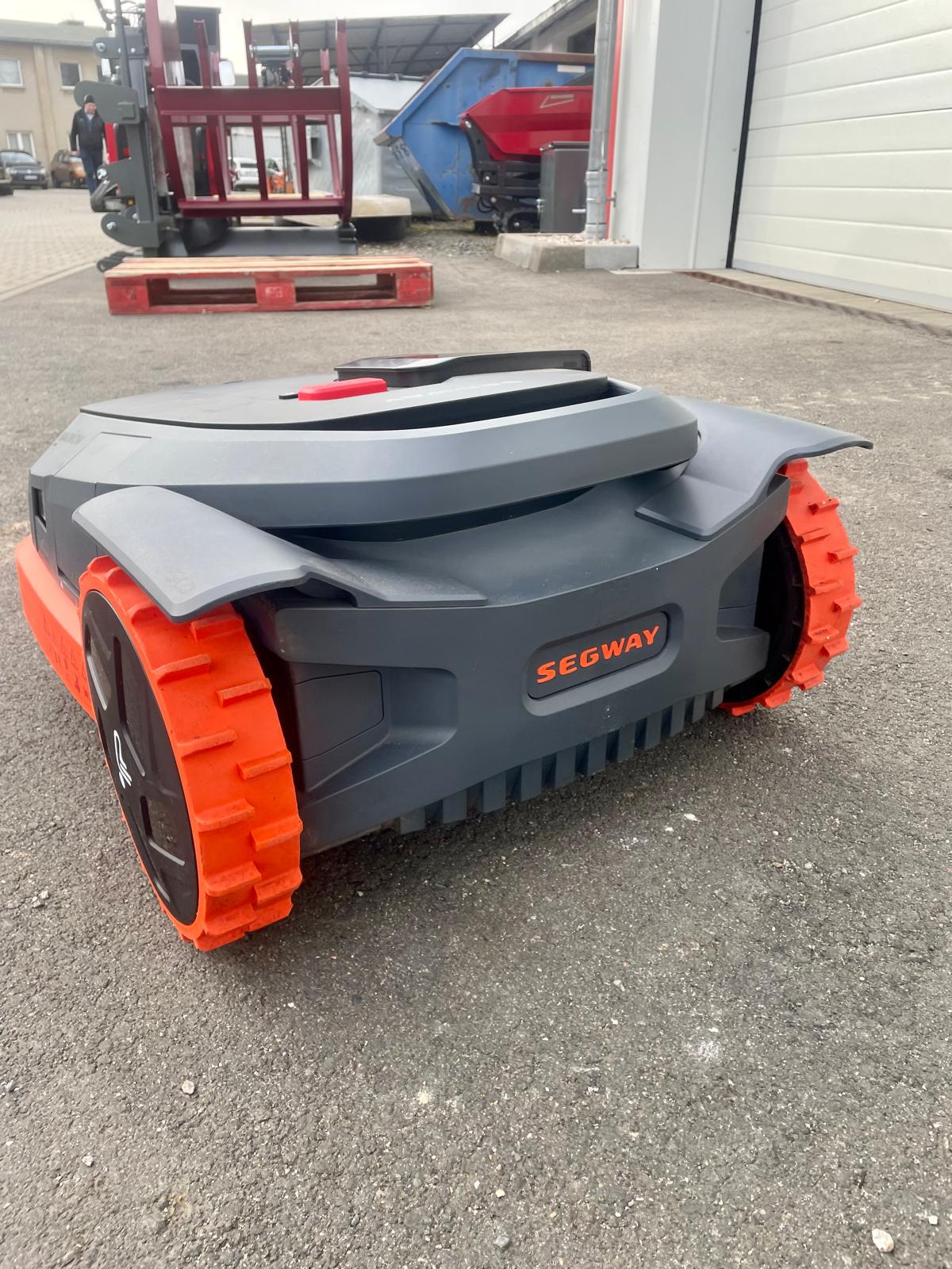 Segway Navimow X330E robotic lawnmower – RTK precision robotic lawnmower for lawns up to 3,000 m²