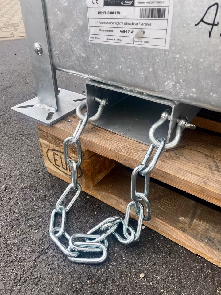 Fliegl Arbeitsbühne verzinkt | seitlicher Einstieg | Stapleraufnahme | Bausatz mit Montageanleitung