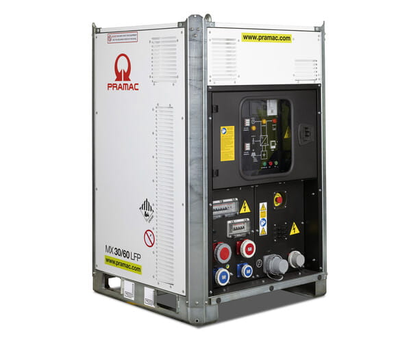 Pramac mobiler Batteriespeicher 57,6 kWh – 30 kVA dreiphasig, Li-Ion LFP, IP44, stapelbar & fernüberwacht