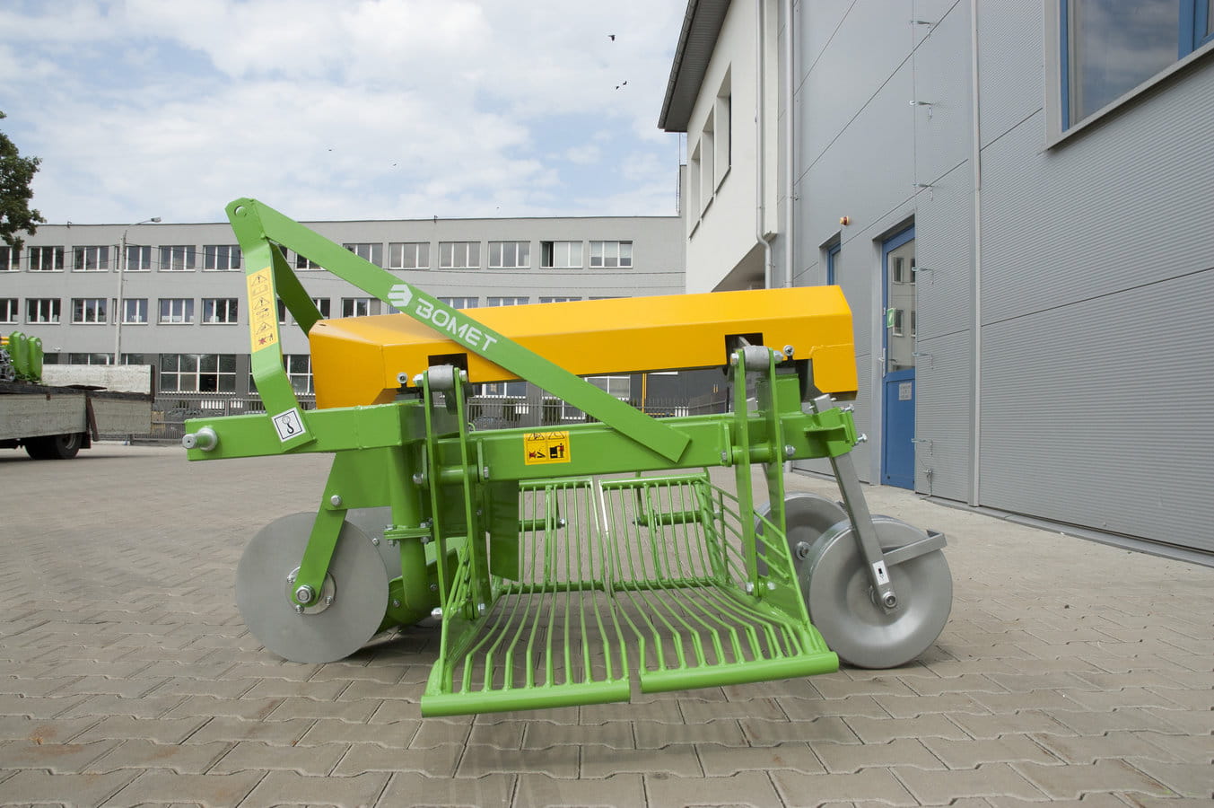 Bomet potato harvester / vibrating sieve harvester, single row - side discharge