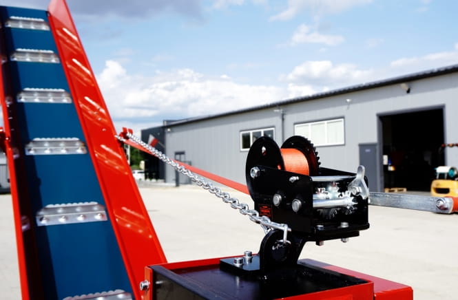 Remet RPS-120 Wood Chipper – 27 HP, 360° Rotating Head, 3 m Conveyor Belt & Trailer | Professional Petrol Chipper