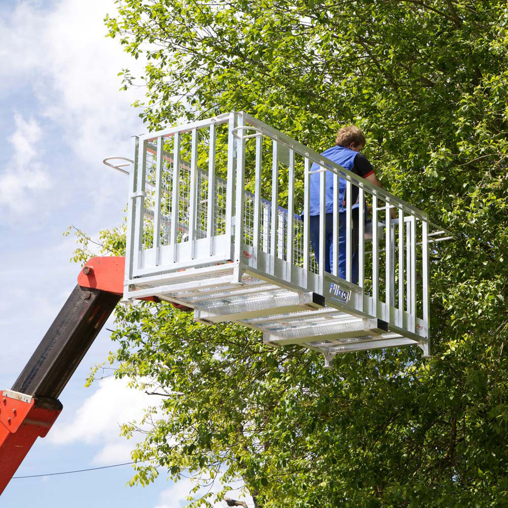 Fliegl Arbeitsbühne 2500x920x1100 mm – verzinkt mit seitlichem Einstieg / Hof-, Rad- oder Teleskopladeraufnahme