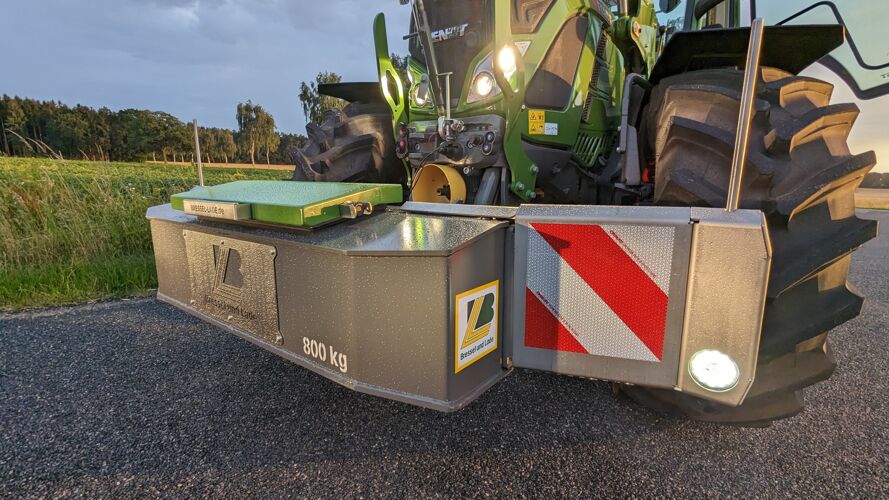 Bressel und Lade Front - / und Heckgewicht mit Staufach