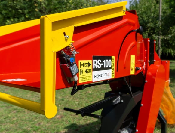 Remet CNC Holzhacker RS100 mit Benzinmotor (15PS)