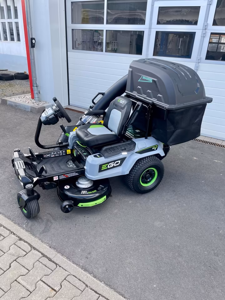 EGO Zero-Turn Akku Aufsitzmäher 107 cm mit Lenkrad · Z6 e-Steer™ · KIT