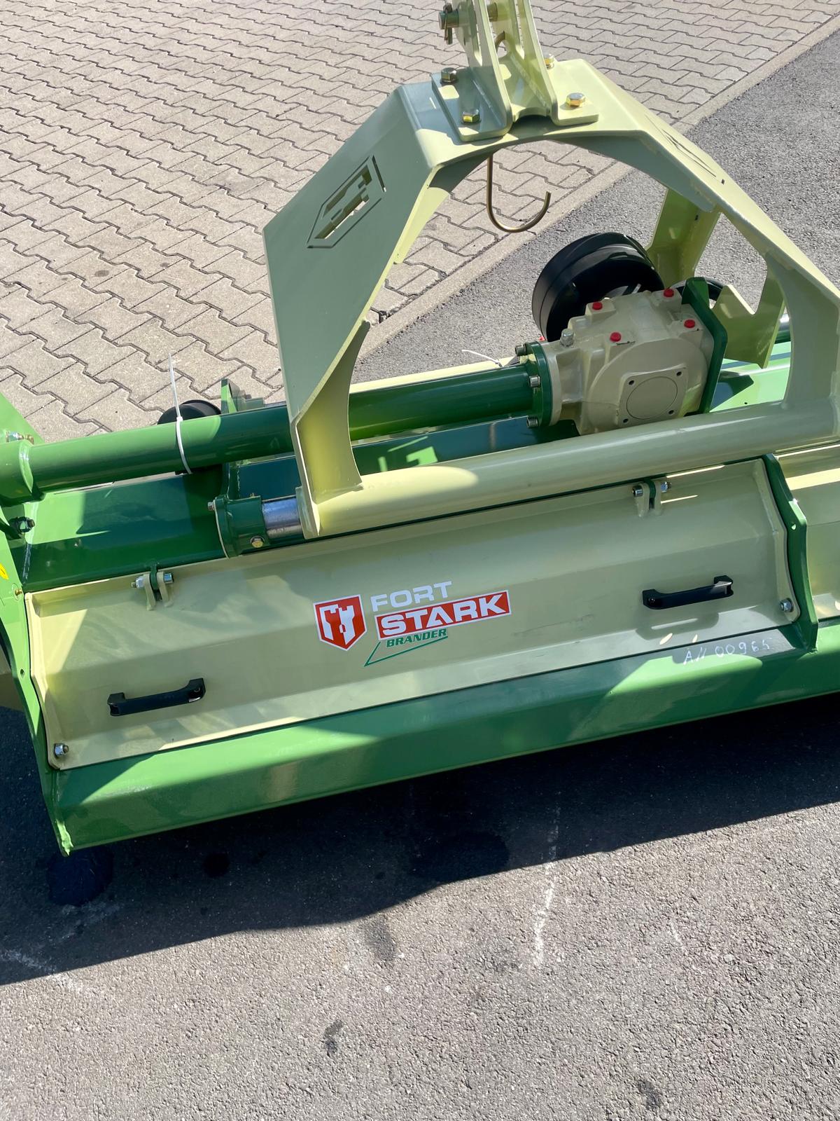 Stark Mulcher KDX 240 Profi + with hydraulic side adjustment