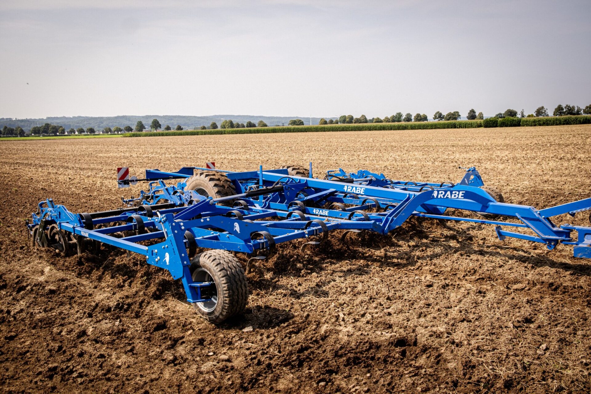 Landschaft, Ackerland, Landwirtschaft, Anbaugerät, blaues Gerät