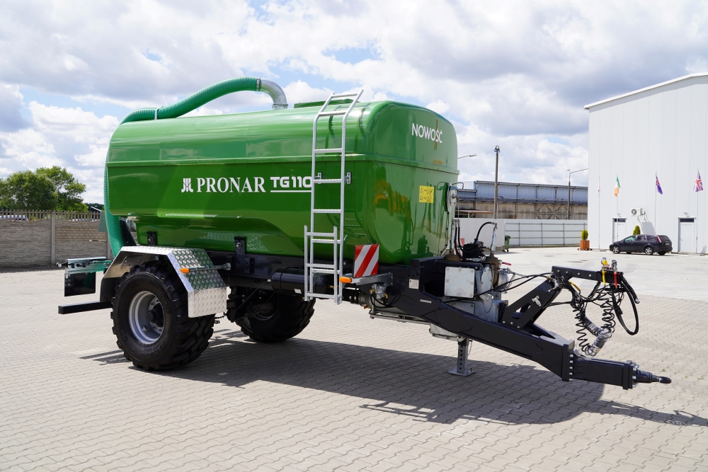 grüner Tankwagen, Landwirtschaftlicher Anhänger, Tankanhänger, Industrie-Fahrzeug, Leiter
