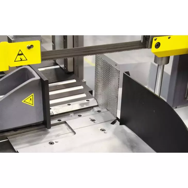 BOMAR Individual 520.360 GANC – vollautomatische, zweisäulengeführte Gehrungsbandsäge mit hydraulischen Vollhubspannstöcken