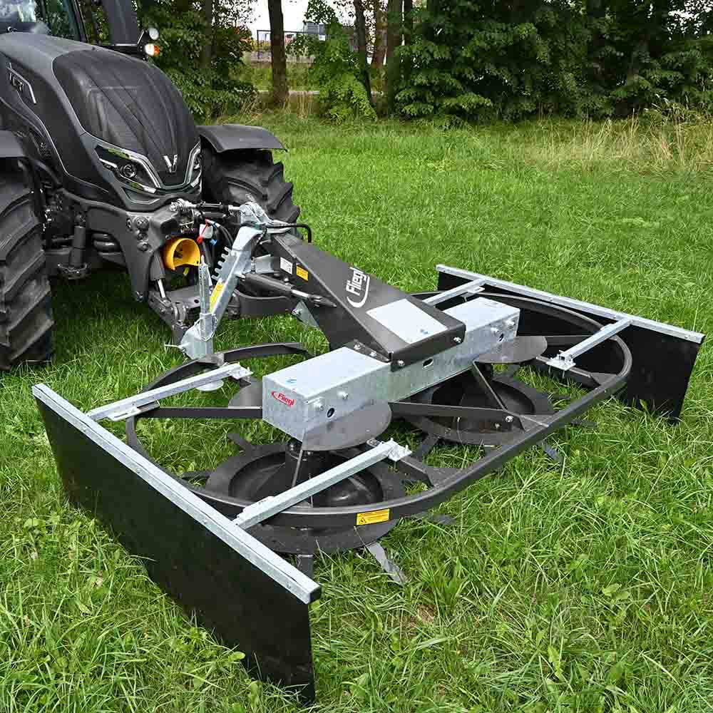 Fliegl Duo flat silage spreader for front mounting - hydraulically swiveling
