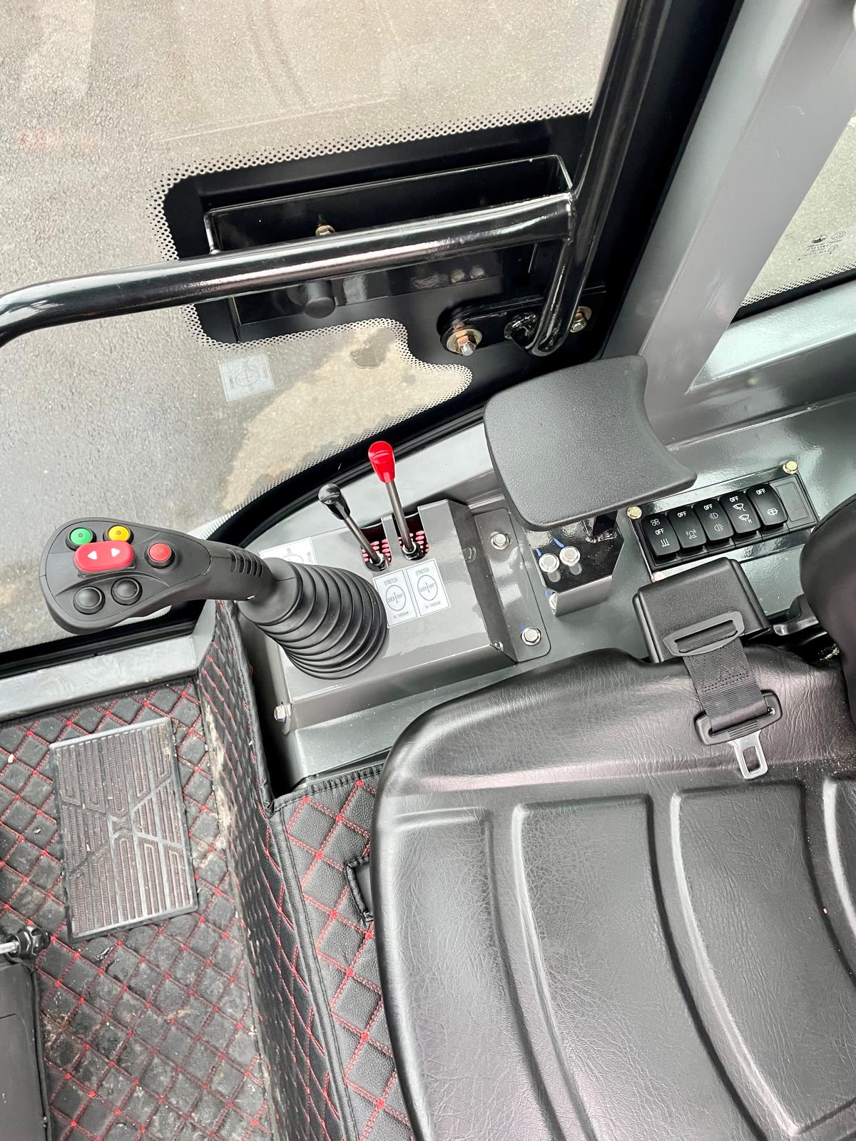 Telescopic wheel loader with cab & Kubota engine – 1200 kg rated load | Professional skid steer loader