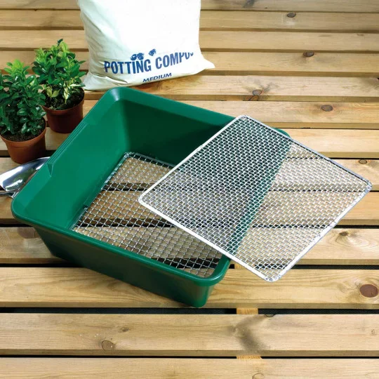 2-in-1 Erdsieb 35 × 35 cm – Quadratisches Kunststoffsieb mit 6 mm und 12 mm Stahlmaschen