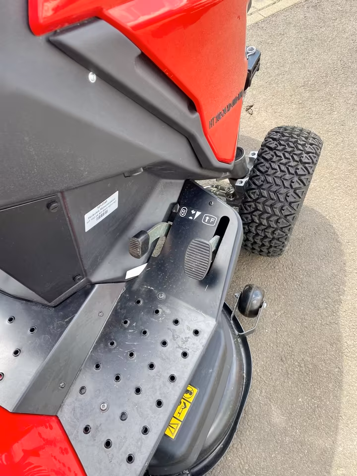 Herkules Rasentraktor HT 102-24 XD 4WD NEO – Hochentleerung, 4WD & 102 cm Mähwerk