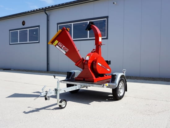 Remet CNC RTS630 wood chipper with petrol engine & trailer – professional disc chipper 100 mm