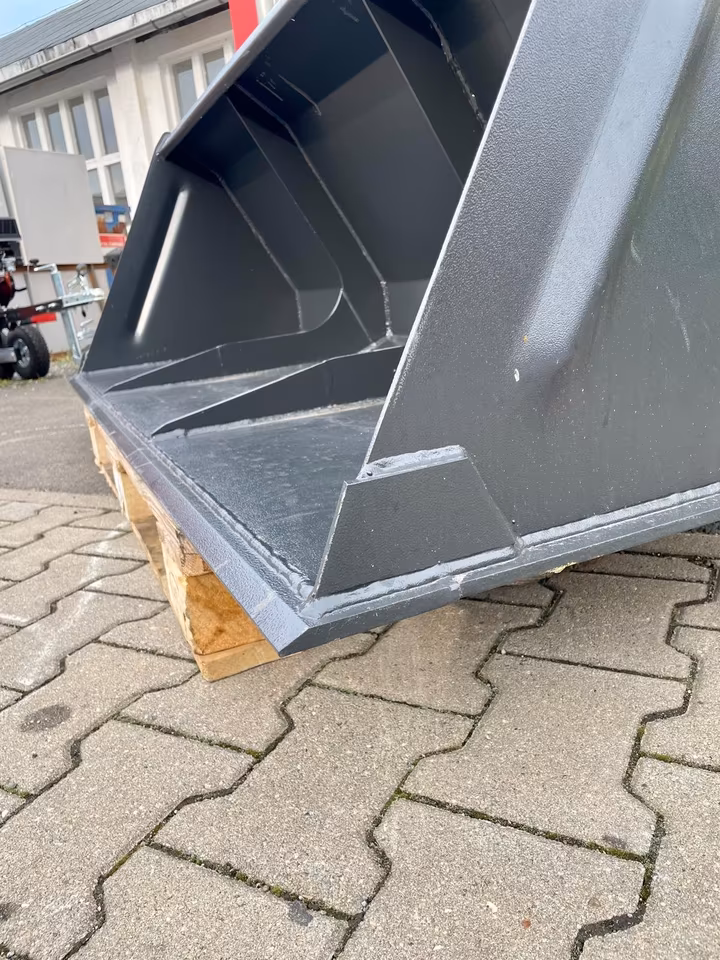 Godet universel renforcé avec attelage européen | Godet pour chargeur frontal