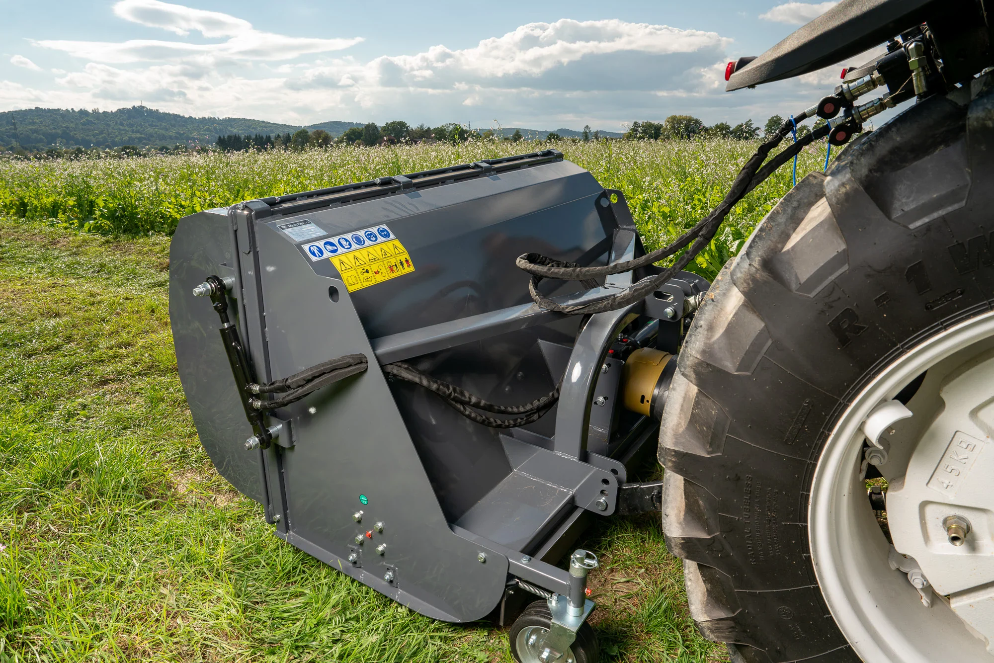 Nero Mulcher 1600mm mit Sammelbehälter – mit 720 Liter Fangkorb