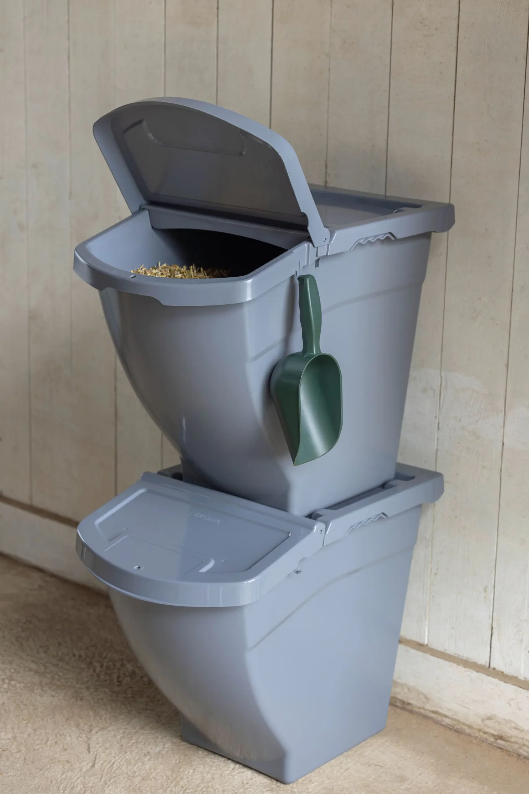 Stapelbare Futterbox 40L mit Deckel – platzsparender Vorratsbehälter für Tierfutter