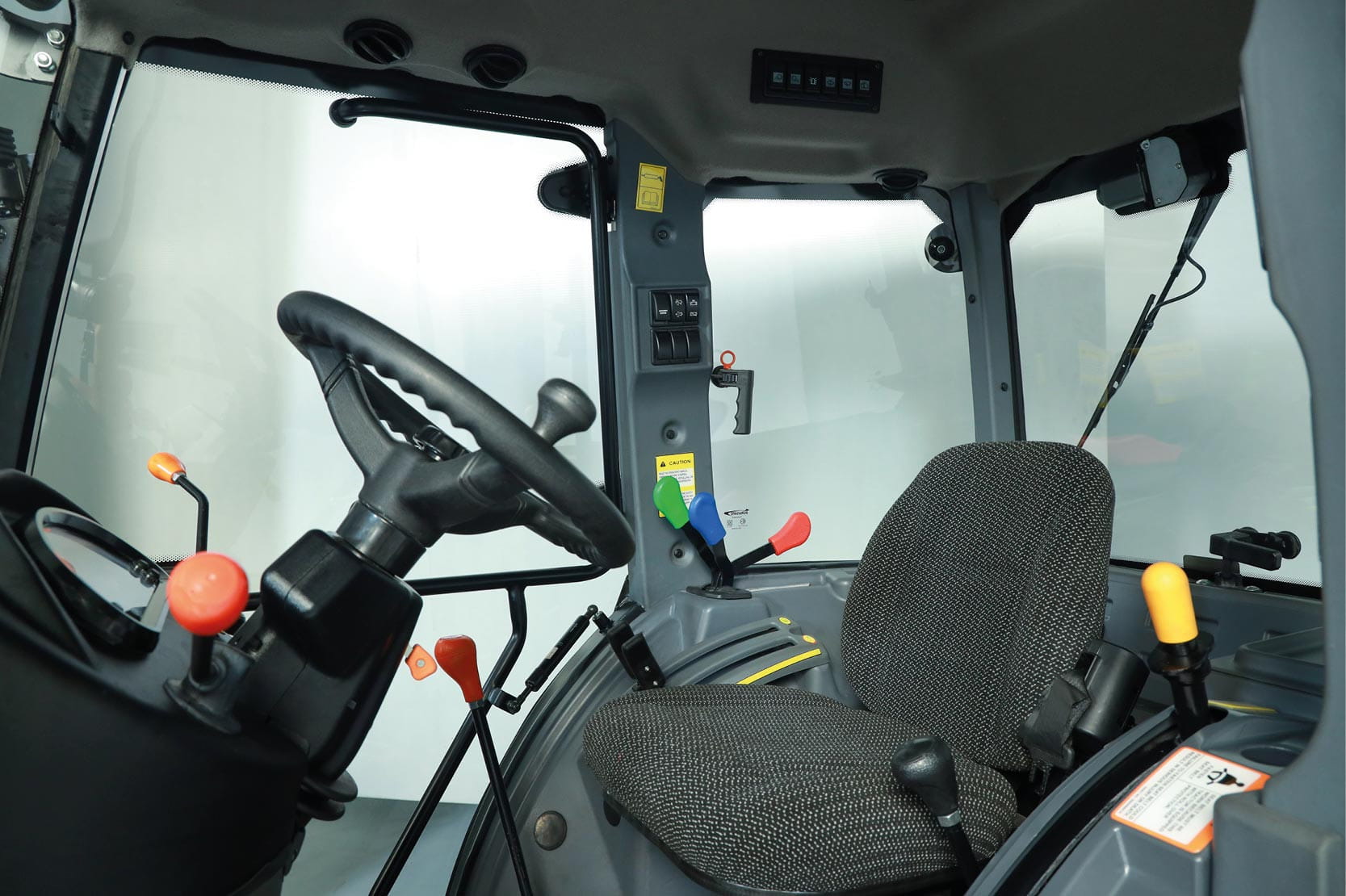 Solis 75 NT Stage V Carraro avec cabine – tracteur à voie étroite 75 ch
