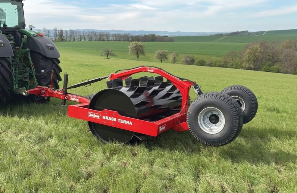 Sukov GRASS TERRA Wiesenwalze 3,0 m | Belüftungswalze mit 72 Spikes | Bodenlockerung & Grünlandpflege | Für Traktoren ab 120 PS