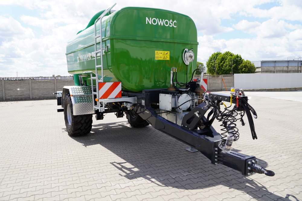 Tankwagen, Kühltank?, Sattelauflieger?, Landwirtschaft, Grün