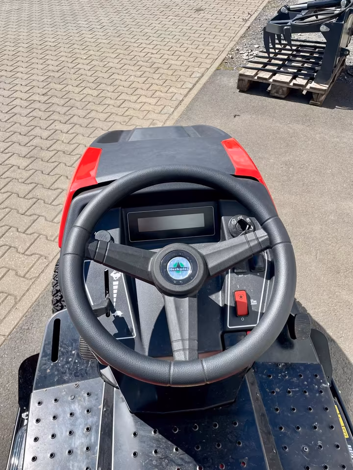 Herkules HT 110-24 D NEO lawn tractor | Professional high-grass mower | 24 hp | Perfect grass distribution