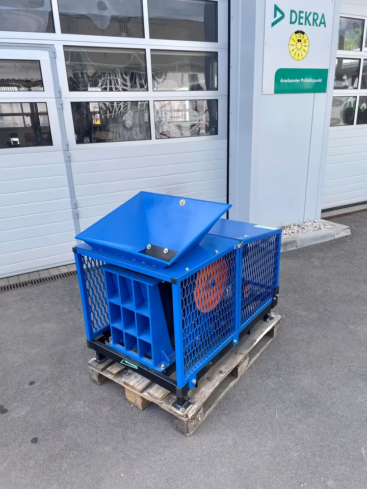 Anhänger Backenbrecher Bizon 450 - Benzinmotor 18PS