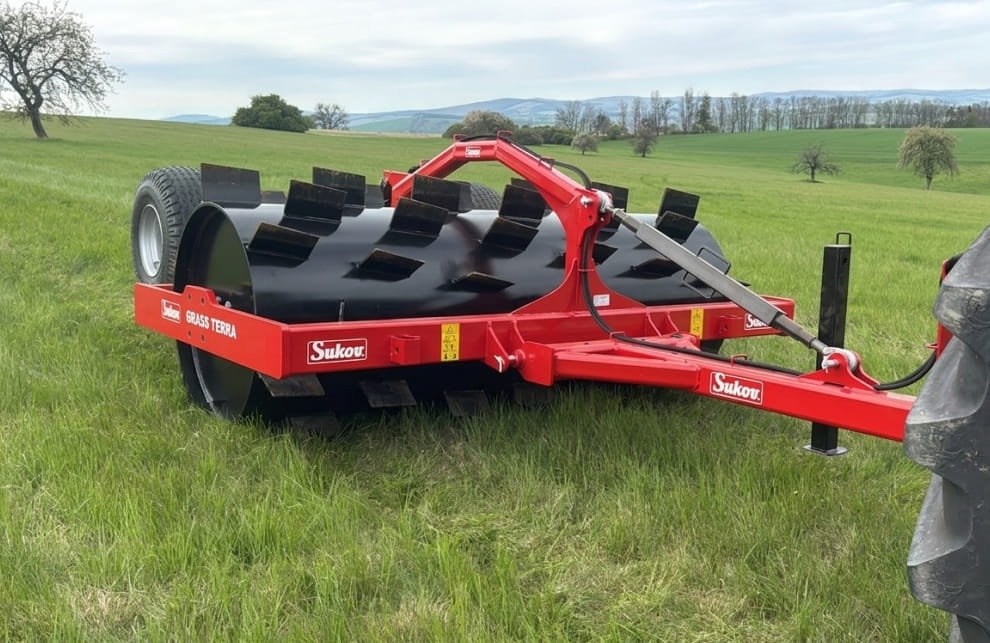 Sukov GRASS TERRA Wiesenwalze 3,0 m | Belüftungswalze mit 72 Spikes | Bodenlockerung & Grünlandpflege | Für Traktoren ab 120 PS