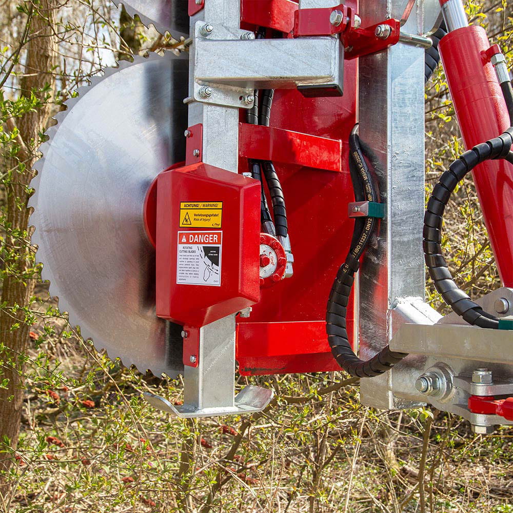 Fliegl Astsäge WoodKing Wild – 3-Blatt – seitlicher Ausschub 1200 mm – Rad-/Teleskopladeraufnahme